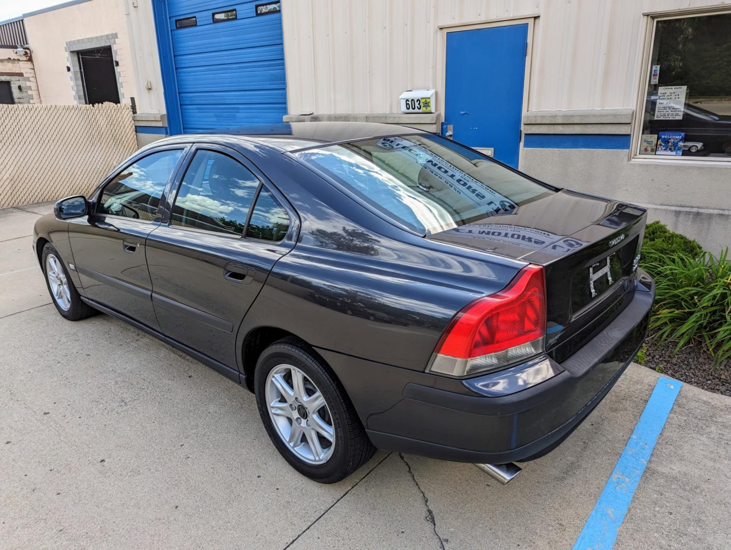 2002 Black Metallic /Black Leather Volvo S60 (YV1RS58D122) with an 2.4L I5 F 20V engine, Automatic transmission, located at 603 Amelia Street, Plymouth, MI, 48170, (734) 459-5520, 42.378841, -83.464546 - Photo#2